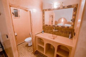 Ένα μπάνιο στο Hassilabiad Appart Hotel