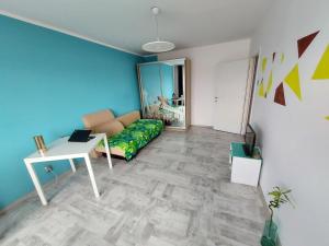 A seating area at Cozy home in the city center - Panoramic studio next to metro