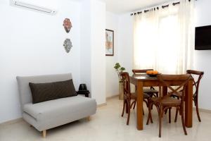 Posedenie v ubytovaní Apartamentos Anfiteatro