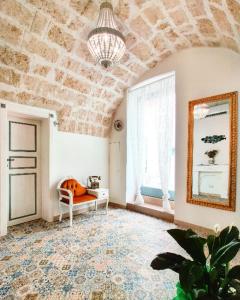 a living room with a stone ceiling and a mirror at RomAntica in Polignano a Mare