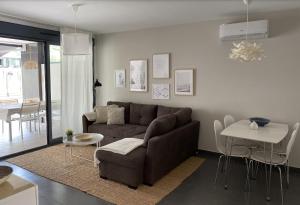 a living room with a couch and a table at OASIS BEACH 7 - Apartment Lundgren in Torrevieja