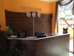 Vstupní hala nebo recepce v ubytování Family Hotel Hit + 29 fotografií