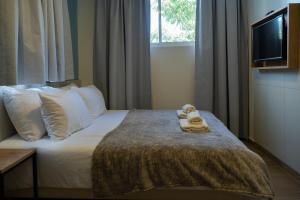 Postel nebo postele na pokoji v ubytování Shlomtzi Hotel