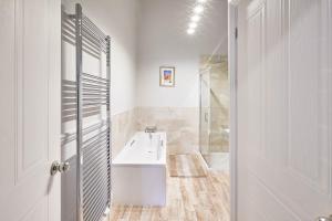 Koupelna v ubytování Host & Stay - The Zetland Apartment