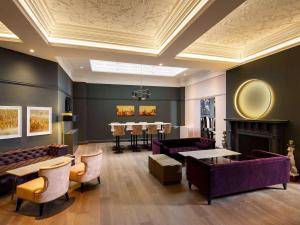 Кът за сядане в Jupiter Hotel Leicester The Grand