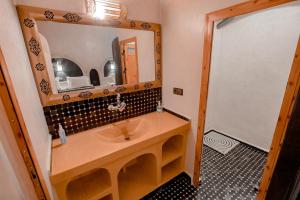 Ένα μπάνιο στο Hassilabiad Appart Hotel