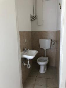 Ένα μπάνιο στο H Hostel Friendly Accommodation