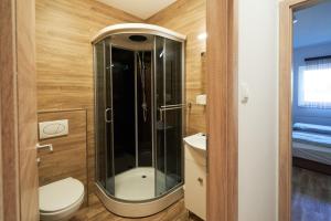 Koupelna v ubytování Thermal Apartman - EM + 30 fotografií