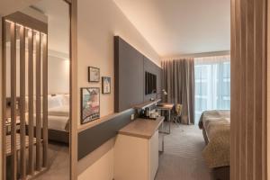 a hotel room with a bed and a desk at Holiday Inn - Hamburg - Berliner Tor by IHG in Hamburg +54 photos