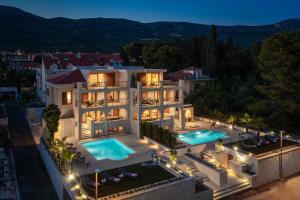 Bazén v ubytovaní Beachfront Villa Armeria with Pool alebo v jeho blízkosti