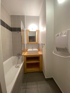 Ванна кімната в Appartement hyper-centre Loudenvielle 6personnes Jardin proche Balnéa et Skywall