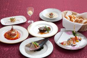 Makanan di atau berdekatan hotel