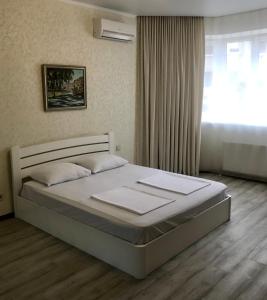 Säng eller sängar i ett rum på Apartments & Vernissage on Kostandi
