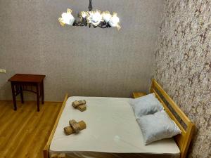 Uma cama ou camas num quarto em Guest House - Avlabari