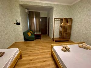 Uma cama ou camas num quarto em Guest House - Avlabari