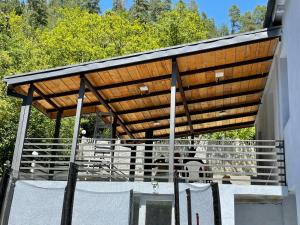 Balkoni atau teres di Serenity Likani Villa Hotel
