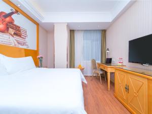 Postel nebo postele na pokoji v ubytování Vienna Hotel Hubei Xiangyang Tanxi Road