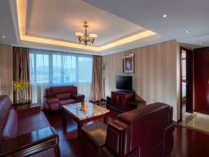 Μια τηλεόραση ή/και κέντρο ψυχαγωγίας στο Vienna Hotel Shenzhen Fenghuang Road +2 φωτογραφίες