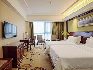 Televisyen dan/atau pusat hiburan di Vienna Hotel Changnan
