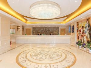 a large lobby with a reception desk in a building at Vienna Hotel Hangzhou Xiaoshan Airport in Kanshan