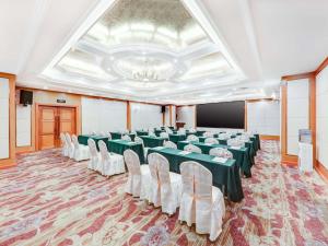 a large room with green tables and white chairs at Vienna Hotel Wuhan Yellow Crane Tower in Wuhan