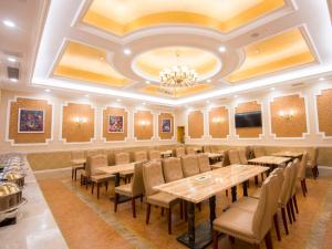 En restaurant eller et andet spisested på Vienna International Hotel Shenzhen Guangming Avenue