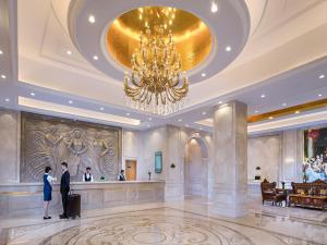 Vstupní hala nebo recepce v ubytování Vienna International Hotel Maoming Wanda Plaza