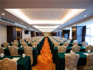 Οι επιχειρηματικές εγκαταστάσεις ή/και οι αίθουσες συνεδριάσεων στο Vienna Hotel Zhumadian Huayuan Xuefu