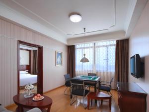 TV a/nebo společenská místnost v ubytování Vienna Classic Hotel Nanchang Jiefang West Road + 4 fotografie