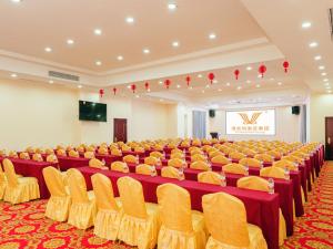 TV a/nebo společenská místnost v ubytování Vienna Hotel Huizhou Huiyang Danshui Road