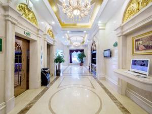 a large hallway with a chandelier in a building at Vienna Hotel Guilin North Road in Guilin