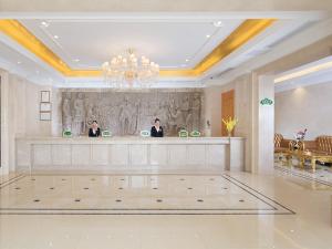 Vestibiulis arba registratūra apgyvendinimo įstaigoje Vienna Hotel (Huizhou Daya Bay Xinyi Store)