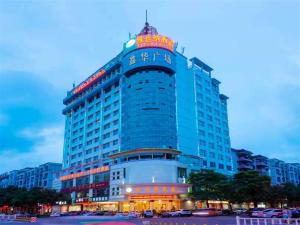 a large building with a clock tower on top of it at Vienna Hotel Heyuan Hongxing Road in Heyuan