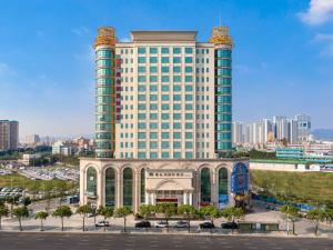 Gallery image of Vienna Hotel Shenzhen Songgang Shajiang Road in Bao'an