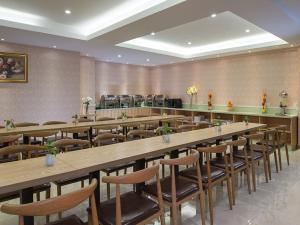 Εστιατόριο ή άλλο μέρος για φαγητό στο Vienna Hotel Nanning Qingxiu Mountain +3 φωτογραφίες