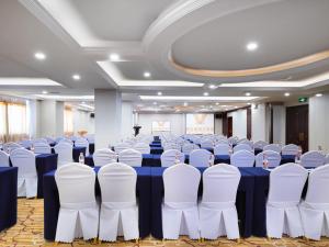 a banquet hall with blue and white tables and chairs at Vienna Classic Hotel Nanchang Jiefang West Road in Nanchang