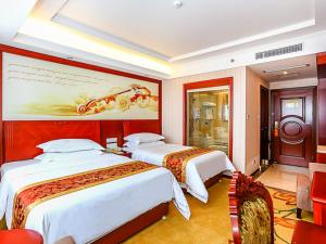 Postel nebo postele na pokoji v ubytování Vienna International Hotel Shanghai Fengxian Nanqiao
