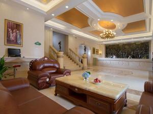 a living room with leather furniture and a lobby at Vienna Hotel Chaozhou Plaza in Chaozhou