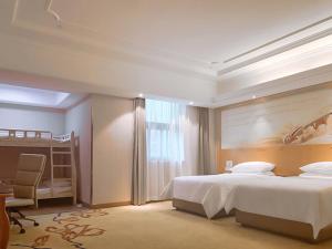 En eller flere senger på et rom på Vienna Hotel(Shanghai Chongming Lvhai Road.)