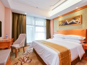 Ένα ή περισσότερα κρεβάτια σε δωμάτιο στο Vienna Hotel Nanjing Pukou Middle Puzhu Road +4 φωτογραφίες