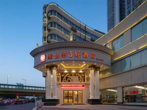 a building with a sign on the front of it at Vienna 3 Best Hotel Guangxi Nanning Station in Nanning