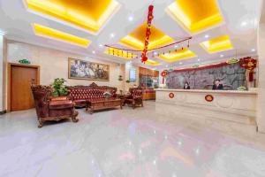 a lobby of a hotel with chairs and a bar at Vienna Hotel Shenzhen Bantian Gangtou in Tiantangwei