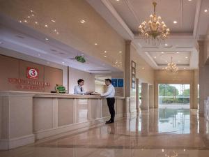 Fotografie z fotogalerie ubytování Vienna 3 Best Hotel Dongguan Liaobu Veicle City v destinaci Liaobu