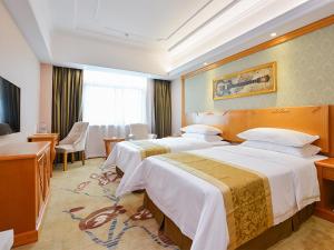 Tempat tidur dalam kamar di Vienna Hotel Nanjing Pukou Middle Puzhu Road