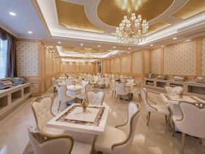 ห้องอาหารหรือที่รับประทานอาหารของ Vienna International Hotel Shenzhen Qianhai