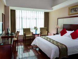 Postel nebo postele na pokoji v ubytování Vienna Hotel Shenzhen Yousong Branch