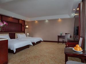 Un pat sau paturi într-o cameră la Vienna Hotel Kunming North Caiyun Road Asia
