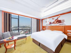 a bedroom with a large bed and a large window at Vienna Hotel Wuhan Yellow Crane Tower in Wuhan +19 photos