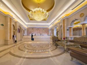 Lobby o reception area sa Vienna Hotel Guangzhou Panyu Dashi Qiao