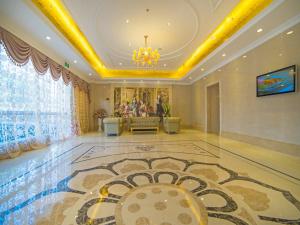 Ο χώρος του λόμπι ή της ρεσεψιόν στο Vienna 3 Best Hotel Luoding Chuangyue Building